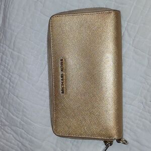 Michael Kors Zip Around Wallet